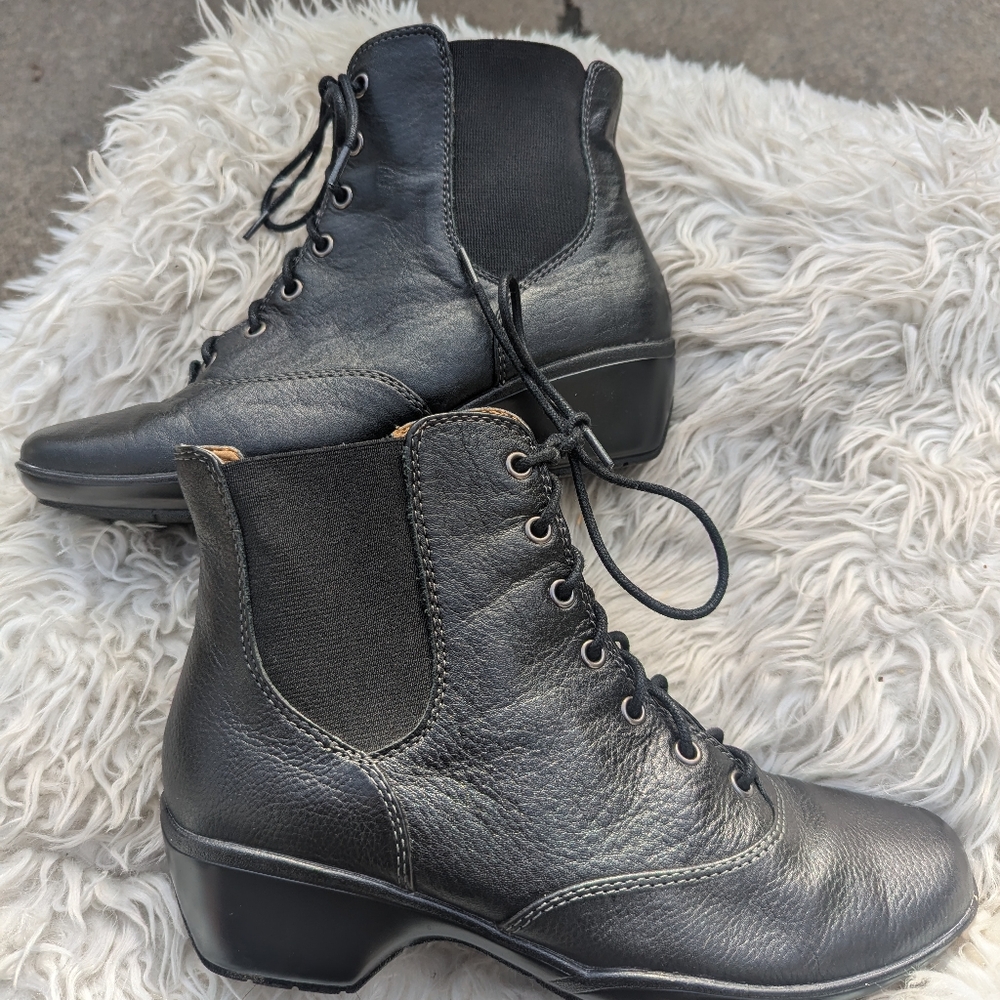 SoftSpots Black Leather Zip Up Boots Size 7.5M